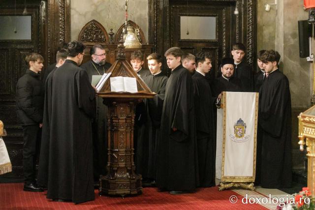 Priveghere la praznicul Întâmpinării Domnului, la Catedrala Mitropolitană din Iași 2025 / Foto: pr. Silviu Cluci Priveghere la praznicul Întâmpinării Domnului, la Catedrala Mitropolitană din Iași 2025