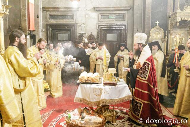 Priveghere la praznicul Întâmpinării Domnului, la Catedrala Mitropolitană din Iași 2025 / Foto: pr. Silviu Cluci Priveghere la praznicul Întâmpinării Domnului, la Catedrala Mitropolitană din Iași 2025