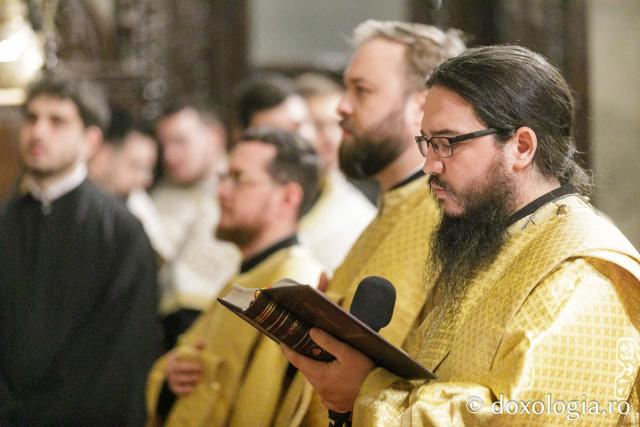 Priveghere la praznicul Întâmpinării Domnului, la Catedrala Mitropolitană din Iași 2025 / Foto: pr. Silviu Cluci Priveghere la praznicul Întâmpinării Domnului, la Catedrala Mitropolitană din Iași 2025