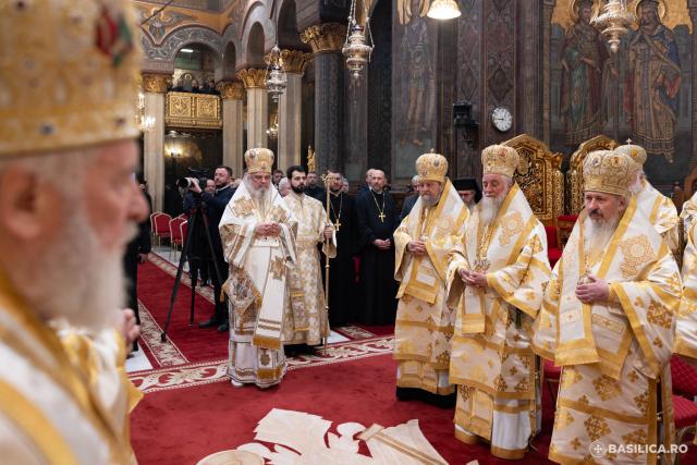 Centenarul Patriarhiei Române și Proclamarea celor 16 sfinți români / Foto credit: Basilica.ro / Raluca-Emanuela Ene Centenarul Patriarhiei Române și Proclamarea celor 16 sfinți români