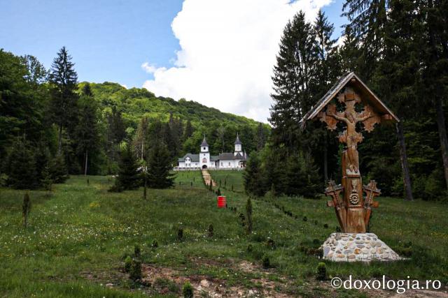 Schitul Sfântul Nifon, Vânători Neamț