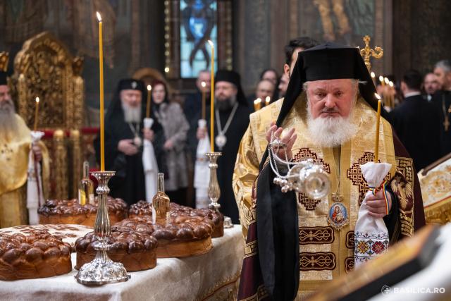 Cei 16 sfinții români canonizați, pomeniți pentru ultima oară în cadrul slujbei parastasului / Cei 16 sfinții români canonizați, pomeniți pentru ultima oară în cadrul slujbei parastasului / Foto: Basilica.ro - Raluca-Emanuela Ene Cei 16 sfinții români canonizați, pomeniți pentru ultima oară în cadrul slujbei parastasului