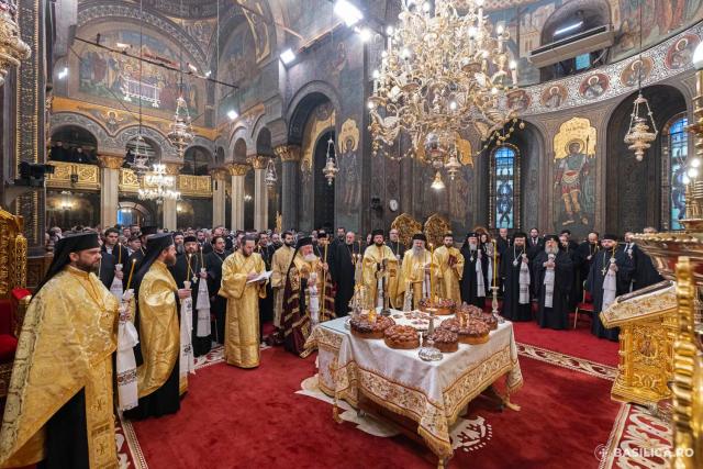 Cei 16 sfinții români canonizați, pomeniți pentru ultima oară în cadrul slujbei parastasului / Cei 16 sfinții români canonizați, pomeniți pentru ultima oară în cadrul slujbei parastasului / Foto: Basilica.ro - Raluca-Emanuela Ene Cei 16 sfinții români canonizați, pomeniți pentru ultima oară în cadrul slujbei parastasului