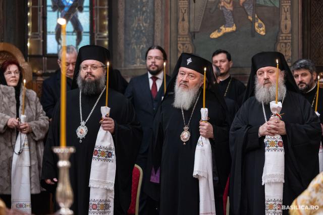 Cei 16 sfinții români canonizați, pomeniți pentru ultima oară în cadrul slujbei parastasului / Cei 16 sfinții români canonizați, pomeniți pentru ultima oară în cadrul slujbei parastasului / Foto: Basilica.ro - Raluca-Emanuela Ene Cei 16 sfinții români canonizați, pomeniți pentru ultima oară în cadrul slujbei parastasului