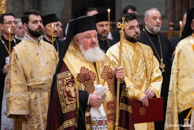 Cei 16 sfinții români canonizați, pomeniți pentru ultima oară în cadrul slujbei parastasului / Cei 16 sfinții români canonizați, pomeniți pentru ultima oară în cadrul slujbei parastasului / Foto: Basilica.ro - Raluca-Emanuela Ene Cei 16 sfinții români canonizați, pomeniți pentru ultima oară în cadrul slujbei parastasului