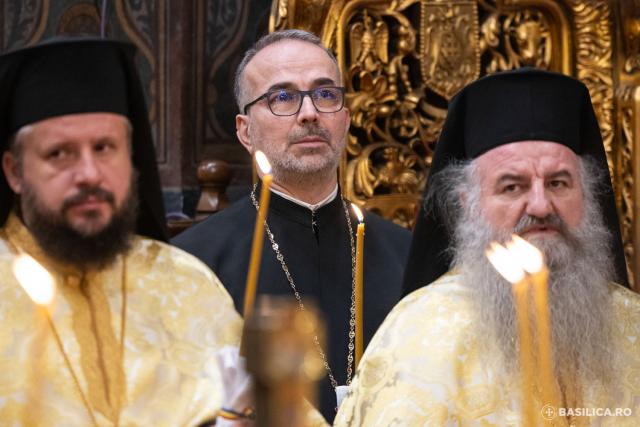 Cei 16 sfinții români canonizați, pomeniți pentru ultima oară în cadrul slujbei parastasului / Cei 16 sfinții români canonizați, pomeniți pentru ultima oară în cadrul slujbei parastasului / Foto: Basilica.ro - Raluca-Emanuela Ene Cei 16 sfinții români canonizați, pomeniți pentru ultima oară în cadrul slujbei parastasului