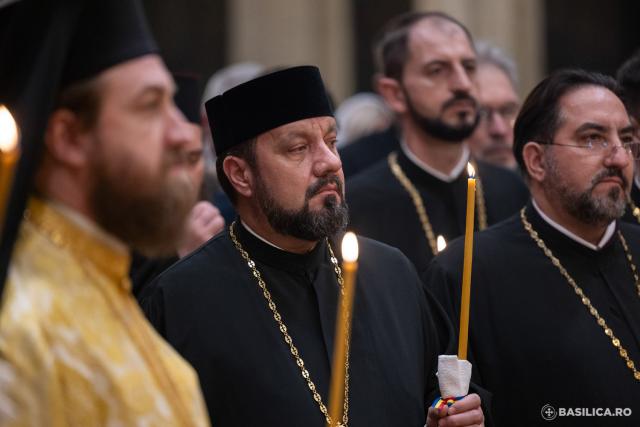 Cei 16 sfinții români canonizați, pomeniți pentru ultima oară în cadrul slujbei parastasului / Cei 16 sfinții români canonizați, pomeniți pentru ultima oară în cadrul slujbei parastasului / Foto: Basilica.ro - Raluca-Emanuela Ene Cei 16 sfinții români canonizați, pomeniți pentru ultima oară în cadrul slujbei parastasului