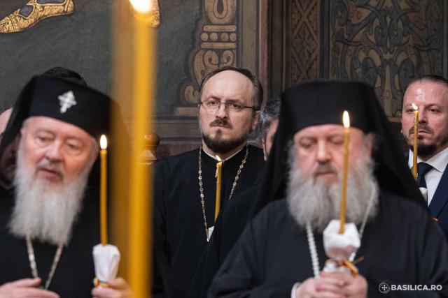Cei 16 sfinții români canonizați, pomeniți pentru ultima oară în cadrul slujbei parastasului / Cei 16 sfinții români canonizați, pomeniți pentru ultima oară în cadrul slujbei parastasului / Foto: Basilica.ro - Raluca-Emanuela Ene Cei 16 sfinții români canonizați, pomeniți pentru ultima oară în cadrul slujbei parastasului
