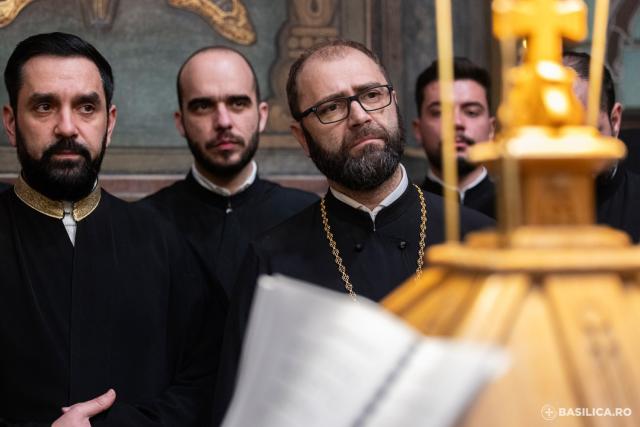 Cei 16 sfinții români canonizați, pomeniți pentru ultima oară în cadrul slujbei parastasului / Cei 16 sfinții români canonizați, pomeniți pentru ultima oară în cadrul slujbei parastasului / Foto: Basilica.ro - Raluca-Emanuela Ene Cei 16 sfinții români canonizați, pomeniți pentru ultima oară în cadrul slujbei parastasului