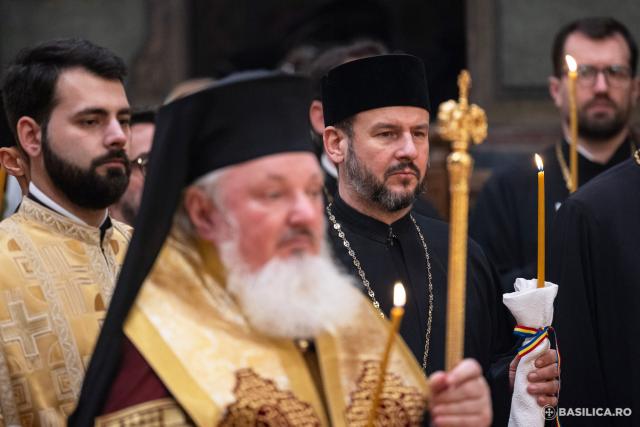 Cei 16 sfinții români canonizați, pomeniți pentru ultima oară în cadrul slujbei parastasului / Cei 16 sfinții români canonizați, pomeniți pentru ultima oară în cadrul slujbei parastasului / Foto: Basilica.ro - Raluca-Emanuela Ene Cei 16 sfinții români canonizați, pomeniți pentru ultima oară în cadrul slujbei parastasului