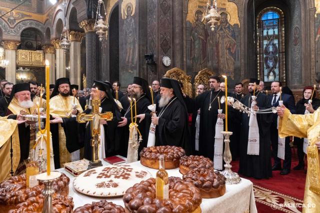 Cei 16 sfinții români canonizați, pomeniți pentru ultima oară în cadrul slujbei parastasului / Cei 16 sfinții români canonizați, pomeniți pentru ultima oară în cadrul slujbei parastasului / Foto: Basilica.ro - Raluca-Emanuela Ene Cei 16 sfinții români canonizați, pomeniți pentru ultima oară în cadrul slujbei parastasului