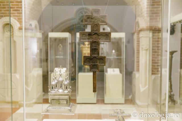 Expoziția „Crucii Tale ne închinăm, Stăpâne, și sfântă Învierea Ta o lăudăm și o slăvim” / Foto: pr. Silviu Cluci Expoziția „Crucii Tale ne închinăm, Stăpâne, și sfântă Învierea Ta o lăudăm și o slăvim”