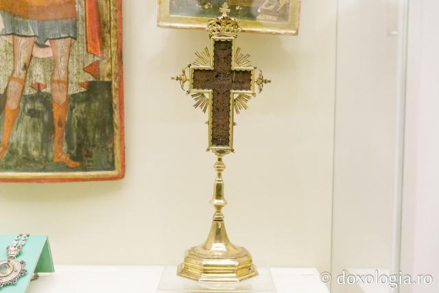 Expoziția „Crucii Tale ne închinăm, Stăpâne, și sfântă Învierea Ta o lăudăm și o slăvim” / Foto: pr. Silviu Cluci Expoziția „Crucii Tale ne închinăm, Stăpâne, și sfântă Învierea Ta o lăudăm și o slăvim”