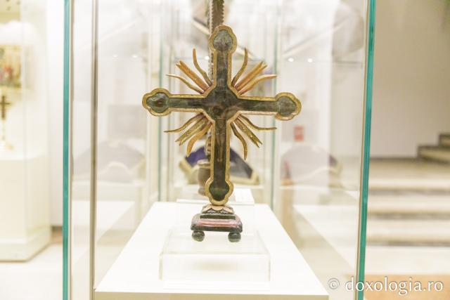 Expoziția „Crucii Tale ne închinăm, Stăpâne, și sfântă Învierea Ta o lăudăm și o slăvim” / Foto: pr. Silviu Cluci Expoziția „Crucii Tale ne închinăm, Stăpâne, și sfântă Învierea Ta o lăudăm și o slăvim”
