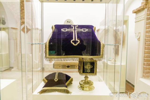 Expoziția „Crucii Tale ne închinăm, Stăpâne, și sfântă Învierea Ta o lăudăm și o slăvim” / Foto: pr. Silviu Cluci Expoziția „Crucii Tale ne închinăm, Stăpâne, și sfântă Învierea Ta o lăudăm și o slăvim”