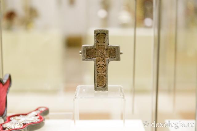 Expoziția „Crucii Tale ne închinăm, Stăpâne, și sfântă Învierea Ta o lăudăm și o slăvim” / Foto: pr. Silviu Cluci Expoziția „Crucii Tale ne închinăm, Stăpâne, și sfântă Învierea Ta o lăudăm și o slăvim”