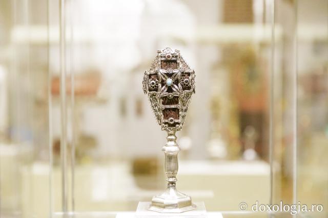 Expoziția „Crucii Tale ne închinăm, Stăpâne, și sfântă Învierea Ta o lăudăm și o slăvim” / Foto: pr. Silviu Cluci Expoziția „Crucii Tale ne închinăm, Stăpâne, și sfântă Învierea Ta o lăudăm și o slăvim”