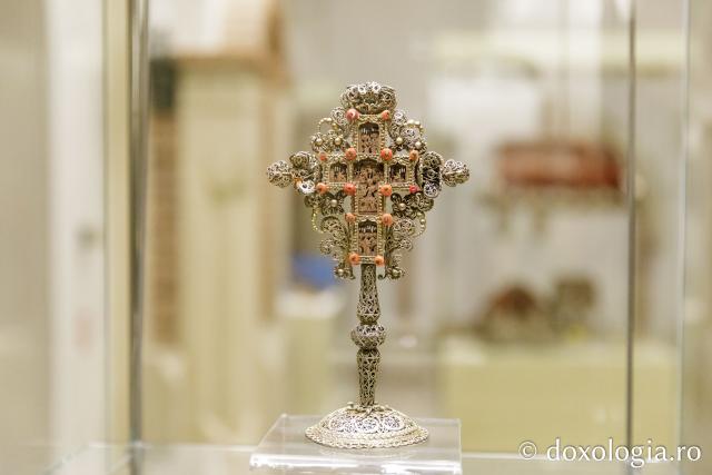 Expoziția „Crucii Tale ne închinăm, Stăpâne, și sfântă Învierea Ta o lăudăm și o slăvim” / Foto: pr. Silviu Cluci Expoziția „Crucii Tale ne închinăm, Stăpâne, și sfântă Învierea Ta o lăudăm și o slăvim”