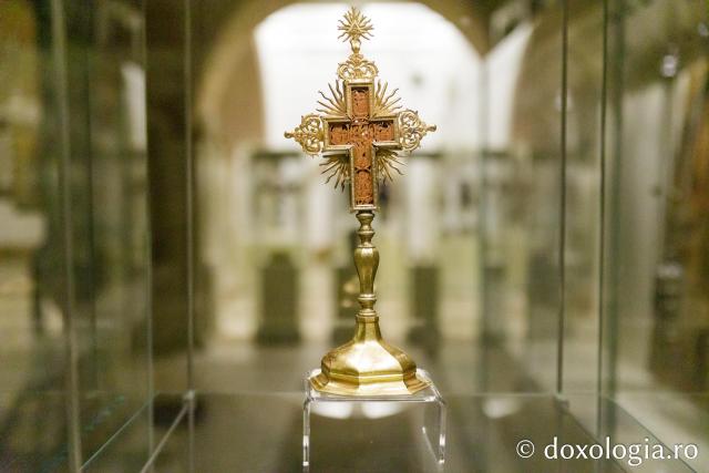 Expoziția „Crucii Tale ne închinăm, Stăpâne, și sfântă Învierea Ta o lăudăm și o slăvim” / Foto: pr. Silviu Cluci Expoziția „Crucii Tale ne închinăm, Stăpâne, și sfântă Învierea Ta o lăudăm și o slăvim”