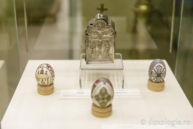 Expoziția „Crucii Tale ne închinăm, Stăpâne, și sfântă Învierea Ta o lăudăm și o slăvim” / Foto: pr. Silviu Cluci Expoziția „Crucii Tale ne închinăm, Stăpâne, și sfântă Învierea Ta o lăudăm și o slăvim”