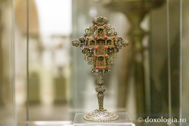 Expoziția „Crucii Tale ne închinăm, Stăpâne, și sfântă Învierea Ta o lăudăm și o slăvim” / Foto: pr. Silviu Cluci Expoziția „Crucii Tale ne închinăm, Stăpâne, și sfântă Învierea Ta o lăudăm și o slăvim”