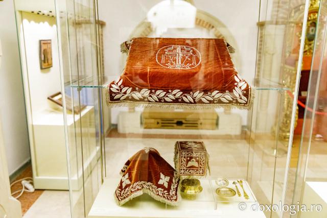 Expoziția „Crucii Tale ne închinăm, Stăpâne, și sfântă Învierea Ta o lăudăm și o slăvim” / Foto: pr. Silviu Cluci Expoziția „Crucii Tale ne închinăm, Stăpâne, și sfântă Învierea Ta o lăudăm și o slăvim”