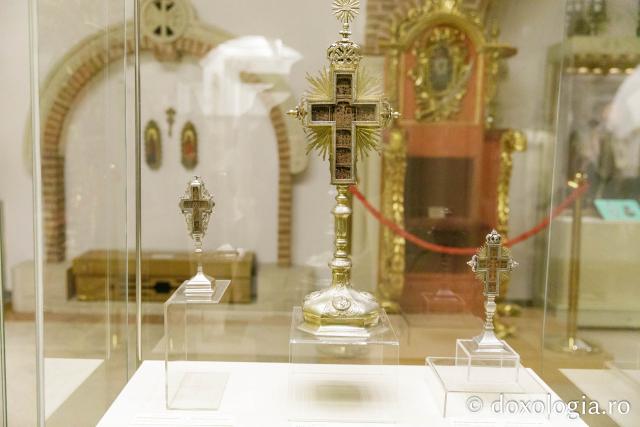 Expoziția „Crucii Tale ne închinăm, Stăpâne, și sfântă Învierea Ta o lăudăm și o slăvim” / Foto: pr. Silviu Cluci Expoziția „Crucii Tale ne închinăm, Stăpâne, și sfântă Învierea Ta o lăudăm și o slăvim”