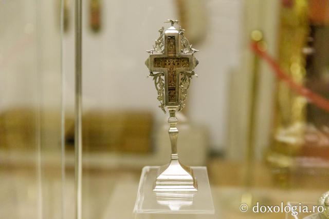 Expoziția „Crucii Tale ne închinăm, Stăpâne, și sfântă Învierea Ta o lăudăm și o slăvim” / Foto: pr. Silviu Cluci Expoziția „Crucii Tale ne închinăm, Stăpâne, și sfântă Învierea Ta o lăudăm și o slăvim”