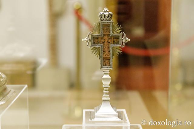 Expoziția „Crucii Tale ne închinăm, Stăpâne, și sfântă Învierea Ta o lăudăm și o slăvim” / Foto: pr. Silviu Cluci Expoziția „Crucii Tale ne închinăm, Stăpâne, și sfântă Învierea Ta o lăudăm și o slăvim”