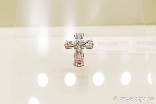 Expoziția „Crucii Tale ne închinăm, Stăpâne, și sfântă Învierea Ta o lăudăm și o slăvim” / Foto: pr. Silviu Cluci Expoziția „Crucii Tale ne închinăm, Stăpâne, și sfântă Învierea Ta o lăudăm și o slăvim”
