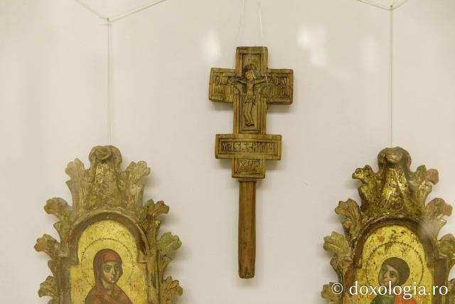 Expoziția „Crucii Tale ne închinăm, Stăpâne, și sfântă Învierea Ta o lăudăm și o slăvim” / Foto: pr. Silviu Cluci Expoziția „Crucii Tale ne închinăm, Stăpâne, și sfântă Învierea Ta o lăudăm și o slăvim”