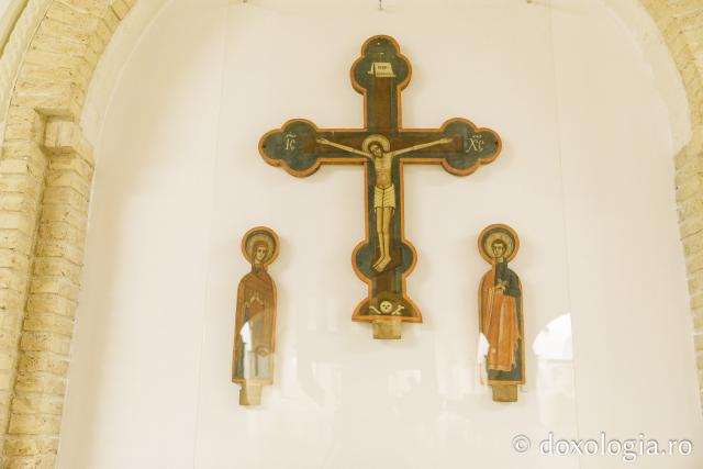 Expoziția „Crucii Tale ne închinăm, Stăpâne, și sfântă Învierea Ta o lăudăm și o slăvim” / Foto: pr. Silviu Cluci Expoziția „Crucii Tale ne închinăm, Stăpâne, și sfântă Învierea Ta o lăudăm și o slăvim”