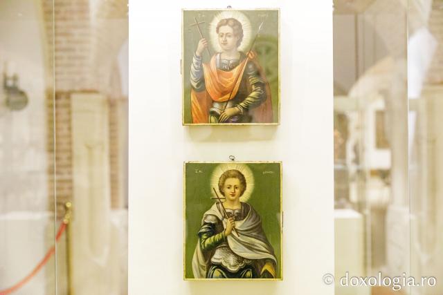 Expoziția „Crucii Tale ne închinăm, Stăpâne, și sfântă Învierea Ta o lăudăm și o slăvim” / Foto: pr. Silviu Cluci Expoziția „Crucii Tale ne închinăm, Stăpâne, și sfântă Învierea Ta o lăudăm și o slăvim”