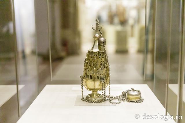 Expoziția „Crucii Tale ne închinăm, Stăpâne, și sfântă Învierea Ta o lăudăm și o slăvim” / Foto: pr. Silviu Cluci Expoziția „Crucii Tale ne închinăm, Stăpâne, și sfântă Învierea Ta o lăudăm și o slăvim”