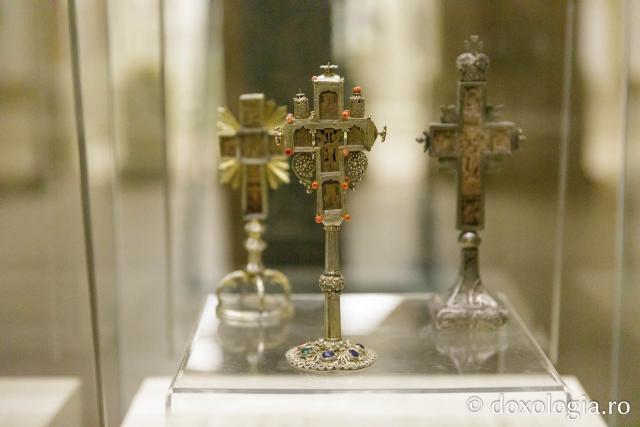 Expoziția „Crucii Tale ne închinăm, Stăpâne, și sfântă Învierea Ta o lăudăm și o slăvim” / Foto: pr. Silviu Cluci Expoziția „Crucii Tale ne închinăm, Stăpâne, și sfântă Învierea Ta o lăudăm și o slăvim”
