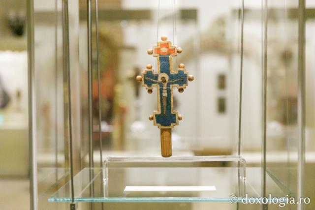 Expoziția „Crucii Tale ne închinăm, Stăpâne, și sfântă Învierea Ta o lăudăm și o slăvim” / Foto: pr. Silviu Cluci Expoziția „Crucii Tale ne închinăm, Stăpâne, și sfântă Învierea Ta o lăudăm și o slăvim”