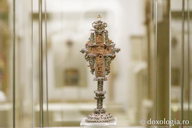 Expoziția „Crucii Tale ne închinăm, Stăpâne, și sfântă Învierea Ta o lăudăm și o slăvim” / Foto: pr. Silviu Cluci Expoziția „Crucii Tale ne închinăm, Stăpâne, și sfântă Învierea Ta o lăudăm și o slăvim”