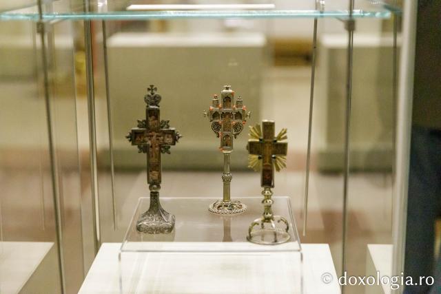 Expoziția „Crucii Tale ne închinăm, Stăpâne, și sfântă Învierea Ta o lăudăm și o slăvim” / Foto: pr. Silviu Cluci Expoziția „Crucii Tale ne închinăm, Stăpâne, și sfântă Învierea Ta o lăudăm și o slăvim”