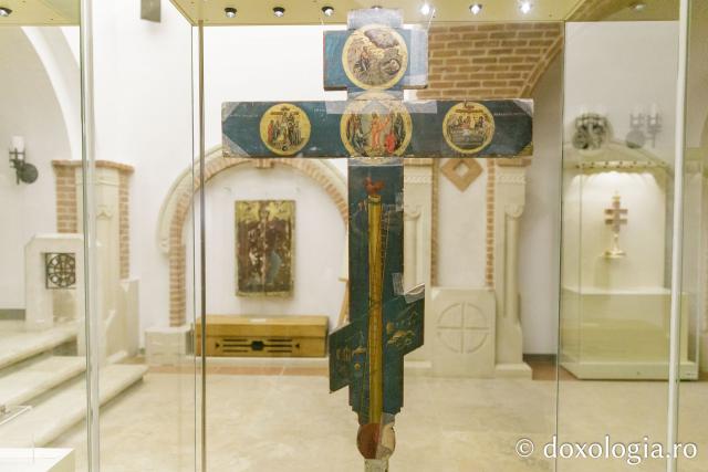 Expoziția „Crucii Tale ne închinăm, Stăpâne, și sfântă Învierea Ta o lăudăm și o slăvim” / Foto: pr. Silviu Cluci Expoziția „Crucii Tale ne închinăm, Stăpâne, și sfântă Învierea Ta o lăudăm și o slăvim”