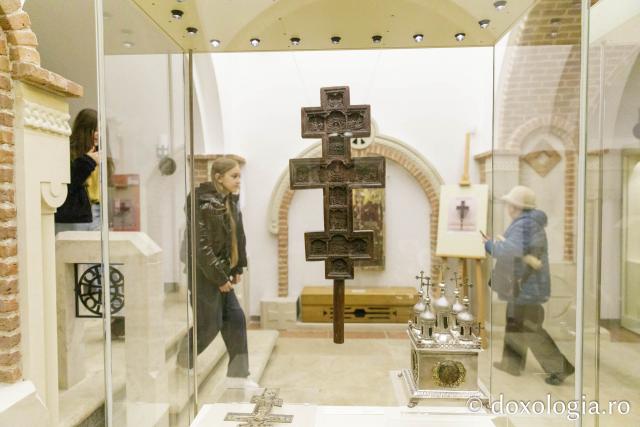 Expoziția „Crucii Tale ne închinăm, Stăpâne, și sfântă Învierea Ta o lăudăm și o slăvim” / Foto: pr. Silviu Cluci Expoziția „Crucii Tale ne închinăm, Stăpâne, și sfântă Învierea Ta o lăudăm și o slăvim”