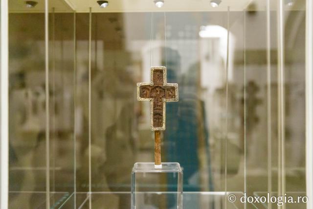 Expoziția „Crucii Tale ne închinăm, Stăpâne, și sfântă Învierea Ta o lăudăm și o slăvim” / Foto: pr. Silviu Cluci Expoziția „Crucii Tale ne închinăm, Stăpâne, și sfântă Învierea Ta o lăudăm și o slăvim”