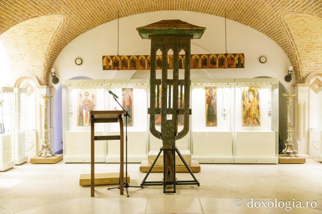 Expoziția „Crucii Tale ne închinăm, Stăpâne, și sfântă Învierea Ta o lăudăm și o slăvim”