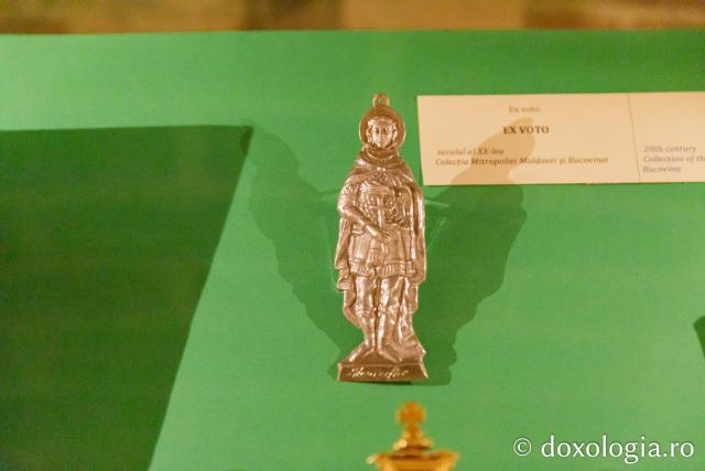 Expoziția „Crucii Tale ne închinăm, Stăpâne, și sfântă Învierea Ta o lăudăm și o slăvim” / Foto: pr. Silviu Cluci Expoziția „Crucii Tale ne închinăm, Stăpâne, și sfântă Învierea Ta o lăudăm și o slăvim”