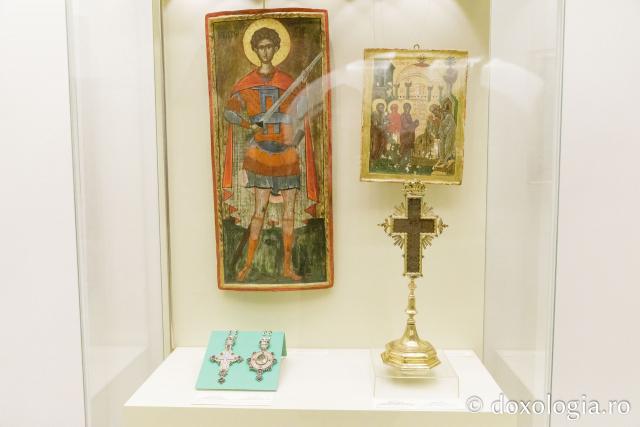 Expoziția „Crucii Tale ne închinăm, Stăpâne, și sfântă Învierea Ta o lăudăm și o slăvim” / Foto: pr. Silviu Cluci Expoziția „Crucii Tale ne închinăm, Stăpâne, și sfântă Învierea Ta o lăudăm și o slăvim”