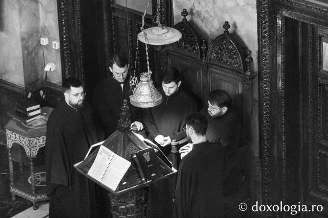 Prima Liturghie a Darurilor înainte sfințite din acest post, la Catedrala Mitropolitană din Iași / Foto: pr. Silviu Cluci Prima Liturghie a Darurilor înainte sfințite din acest post, la Catedrala Mitropolitană din Iași