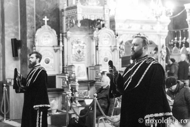 Prima Liturghie a Darurilor înainte sfințite din acest post, la Catedrala Mitropolitană din Iași / Foto: pr. Silviu Cluci Prima Liturghie a Darurilor înainte sfințite din acest post, la Catedrala Mitropolitană din Iași