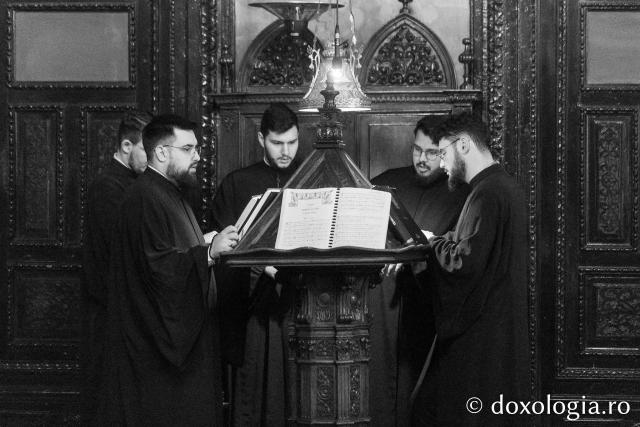 Prima Liturghie a Darurilor înainte sfințite din acest post, la Catedrala Mitropolitană din Iași / Foto: pr. Silviu Cluci Prima Liturghie a Darurilor înainte sfințite din acest post, la Catedrala Mitropolitană din Iași