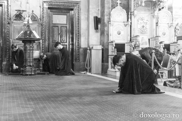 Prima Liturghie a Darurilor înainte sfințite din acest post, la Catedrala Mitropolitană din Iași / Foto: pr. Silviu Cluci Prima Liturghie a Darurilor înainte sfințite din acest post, la Catedrala Mitropolitană din Iași