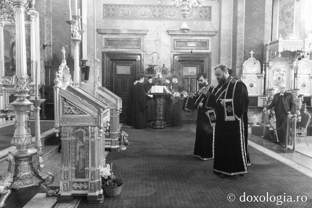 Prima Liturghie a Darurilor înainte sfințite din acest post, la Catedrala Mitropolitană din Iași / Foto: pr. Silviu Cluci Prima Liturghie a Darurilor înainte sfințite din acest post, la Catedrala Mitropolitană din Iași