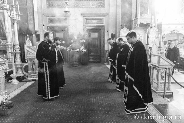Prima Liturghie a Darurilor înainte sfințite din acest post, la Catedrala Mitropolitană din Iași / Foto: pr. Silviu Cluci Prima Liturghie a Darurilor înainte sfințite din acest post, la Catedrala Mitropolitană din Iași